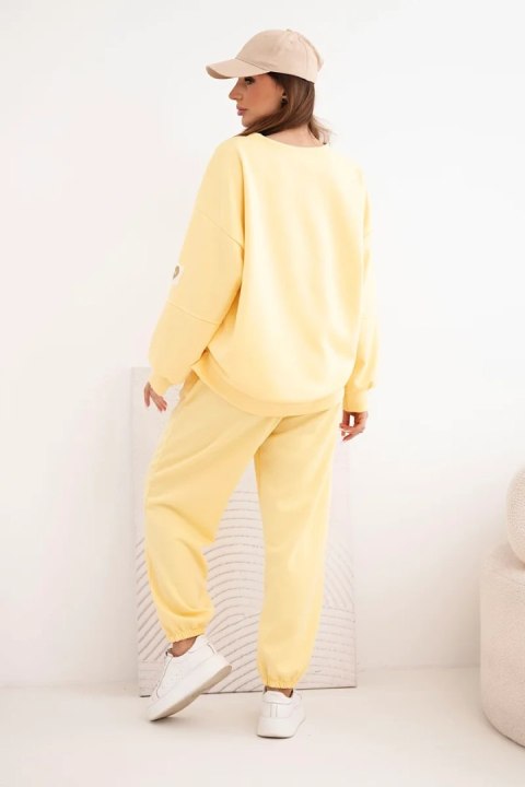Komplet damski masełkowy z luźną bluzą i spodniami z napisem LOVE żółty
