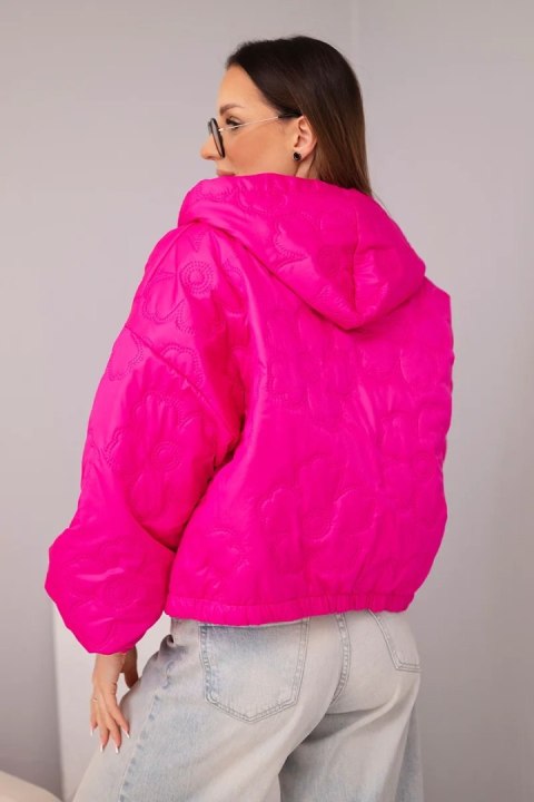 Kurtka damska pikowana z kapturem i ozdobnym tłoczeniem kwiatowym fuksja