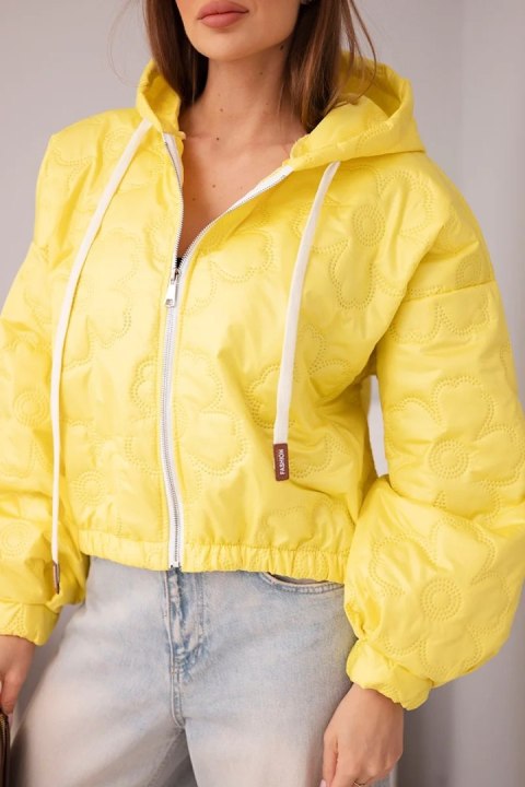 Kurtka damska pikowana z kapturem i ozdobnym tłoczeniem kwiatowym żółta