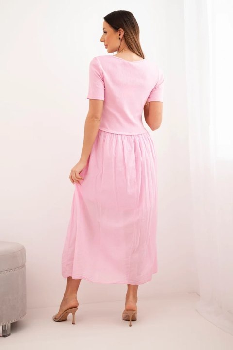 Sukienka damska bawełniana midi z krótkim rękawem i rozkloszowanym dołem jasno różowa