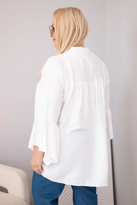 Bluzka damska wiskozowa Plus Size z falbaniastym rękawem i dekoltem V biała