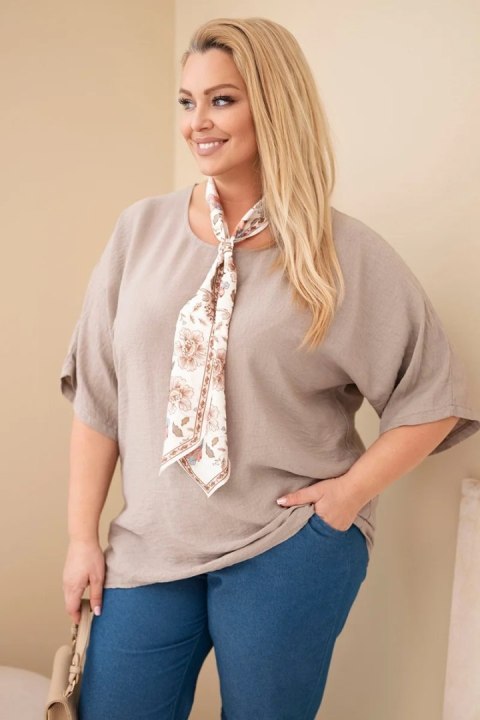 Bluzka damska wiskozowa Plus Size z krótkim rękawem i ozdobną apaszką fango