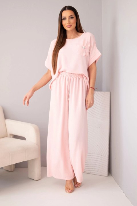 Komplet damski z wiskozy z ozdobnym kwiatem i szerokimi spodniami pudrowy róż