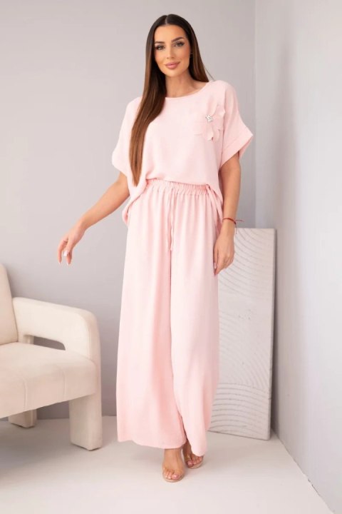 Komplet damski z wiskozy z ozdobnym kwiatem i szerokimi spodniami pudrowy róż