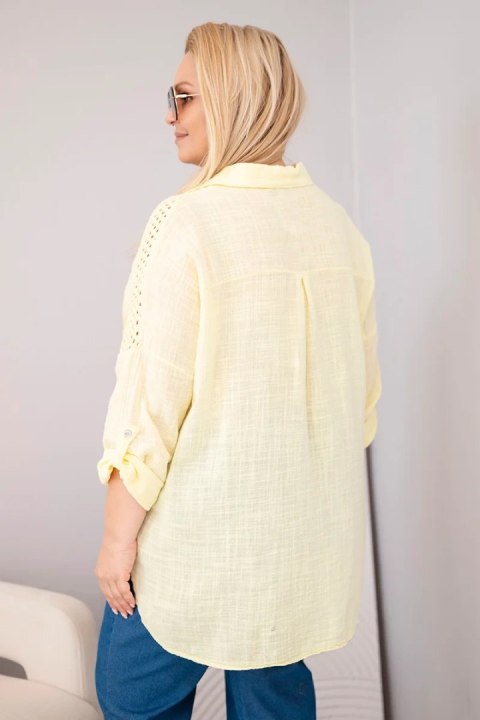 Koszula damska wiskozowa Plus Size z kołnierzykiem i koronkową wstawką żółta