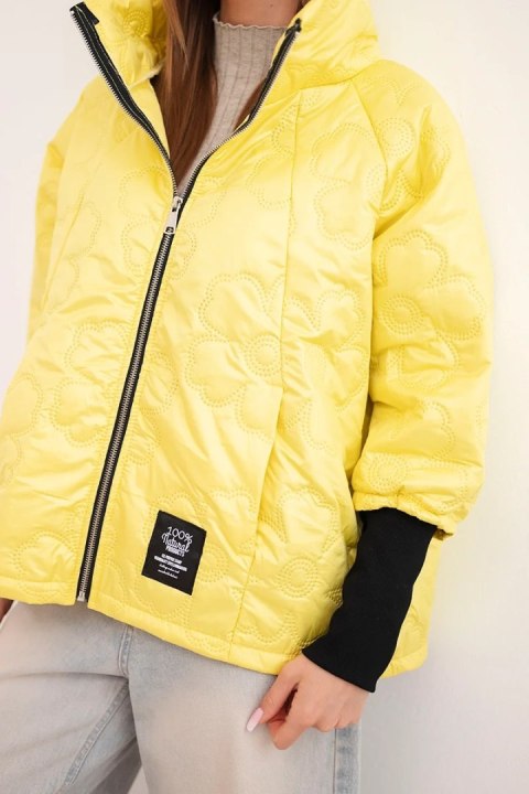 Kurtka damska wiosenna pikowana z ozdobnym tłoczeniem i zamkiem żółta