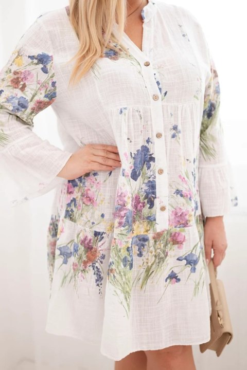 Sukienka damska bawełniana Plus Size z dekoltem V i guzikami kwiatowy wzór biała