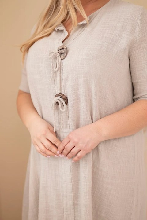 Sukienka damska bawełniana Plus Size z wiązaniem przy dekolcie beżowa