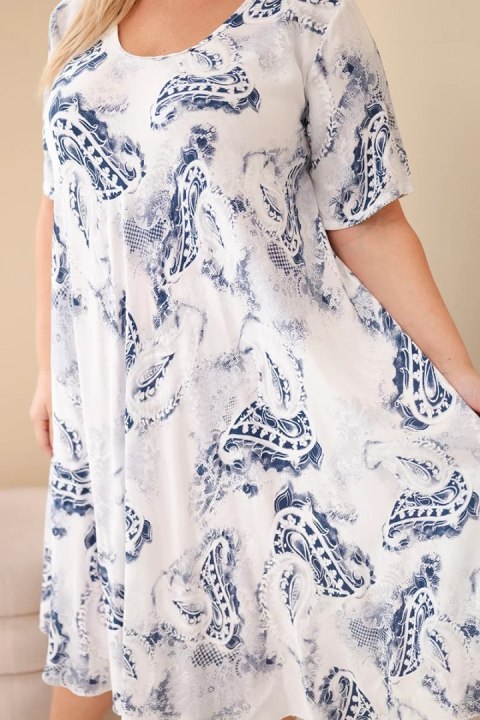 Sukienka damska wiskozowa Plus Size z krótkim rękawem i fasonem paisley biała