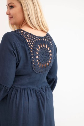 Sukienka damska Plus Size wiskozowa z ażurowym zdobieniem granatowa